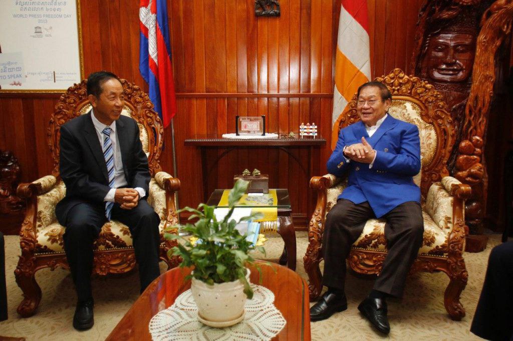 ឯកឧត្តម ខៀវ កាញារីទ្ធ រដ្ឋមន្រ្តីក្រសួងព័ត៌មាន ថ្លែងអរគុណចំពោះ ក្រុមប្រឹក្សាជាតិភាសាខ្មែរ ដែលបានផ្តល់ សៀវភៅព្រឹត្តបត្រ ដល់ក្រសួងព័ត៌មាន