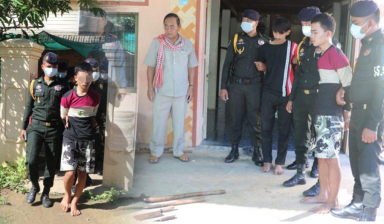 បន្ទាយមានជ័យ ៖ នគបាល​ឃាត់ខ្លួន​បាន​ជនសង្ស័យ​ចំនួន​ពីរ​នាក់ ដោយសារ​​ជិះម៉ូតូ​ដេញ​កាប់គេហើយមិនអស់​ចិត្ត ដុតម៉ូតូគេ​ចោល​ទៀត​